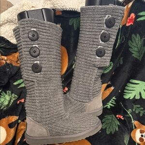 UGG Gray Knit Button Winter Boots size 6 like new